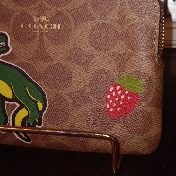 COACH NWT WITH STICKERS WRISTLET - Picture 3 of 13